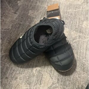 The North Face Thermoball Lined Gray Women’s Slipper Size 8 Brand New
